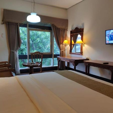 New Grand Park Hotel Surabaya Ngoại thất bức ảnh