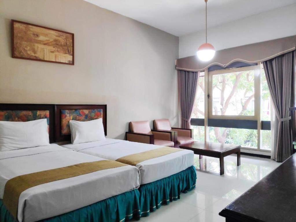 New Grand Park Hotel Surabaya Ngoại thất bức ảnh