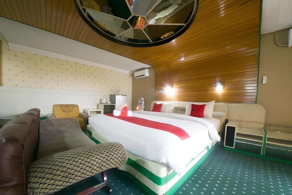 New Grand Park Hotel Surabaya Ngoại thất bức ảnh