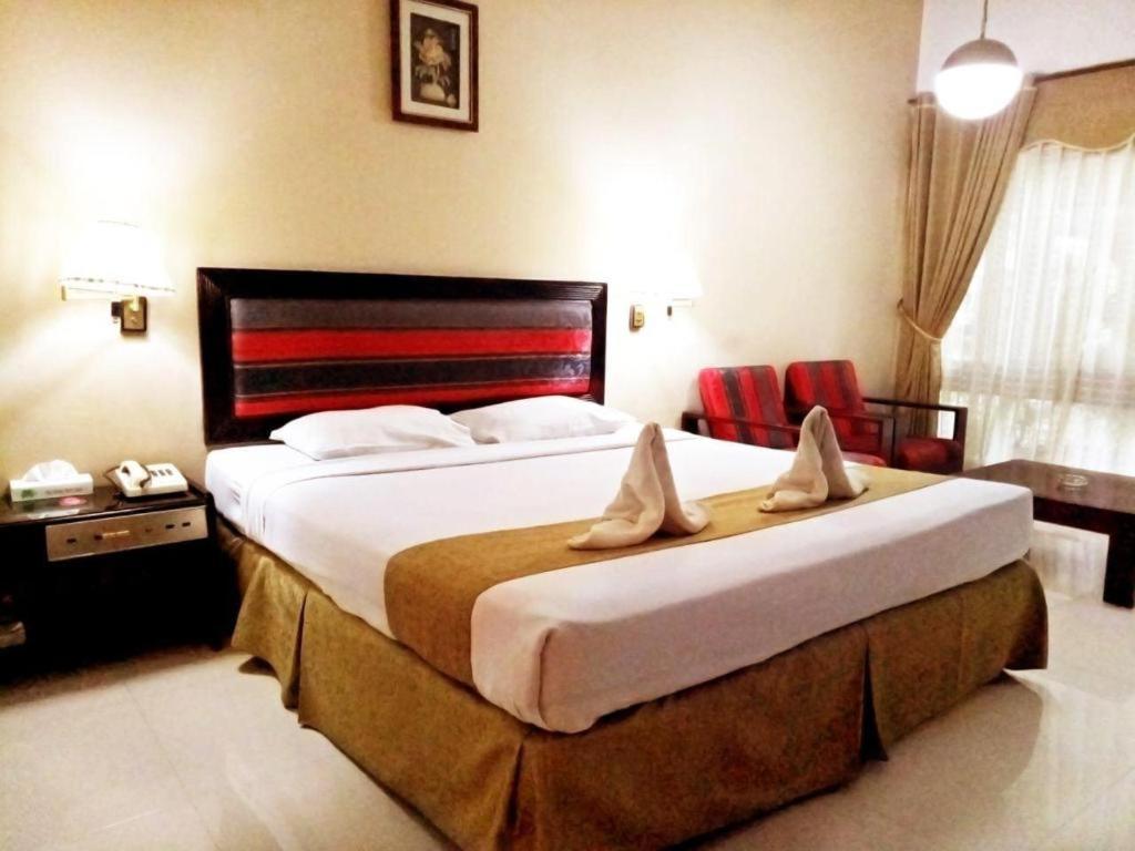 New Grand Park Hotel Surabaya Ngoại thất bức ảnh