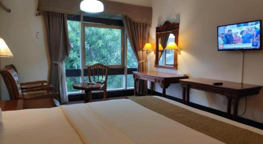 New Grand Park Hotel Surabaya Ngoại thất bức ảnh