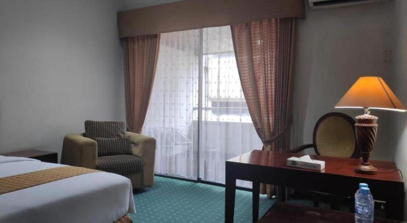 New Grand Park Hotel Surabaya Ngoại thất bức ảnh