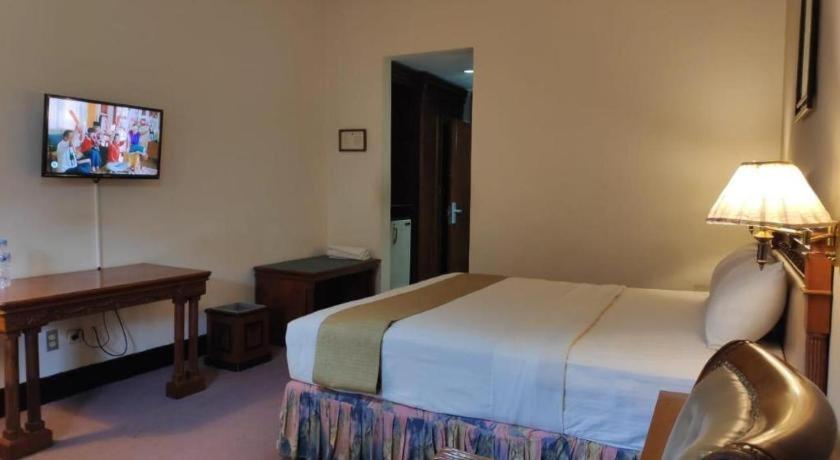 New Grand Park Hotel Surabaya Ngoại thất bức ảnh