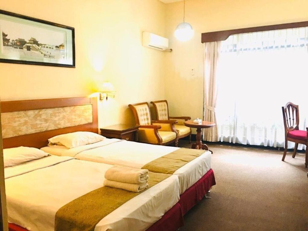 New Grand Park Hotel Surabaya Ngoại thất bức ảnh