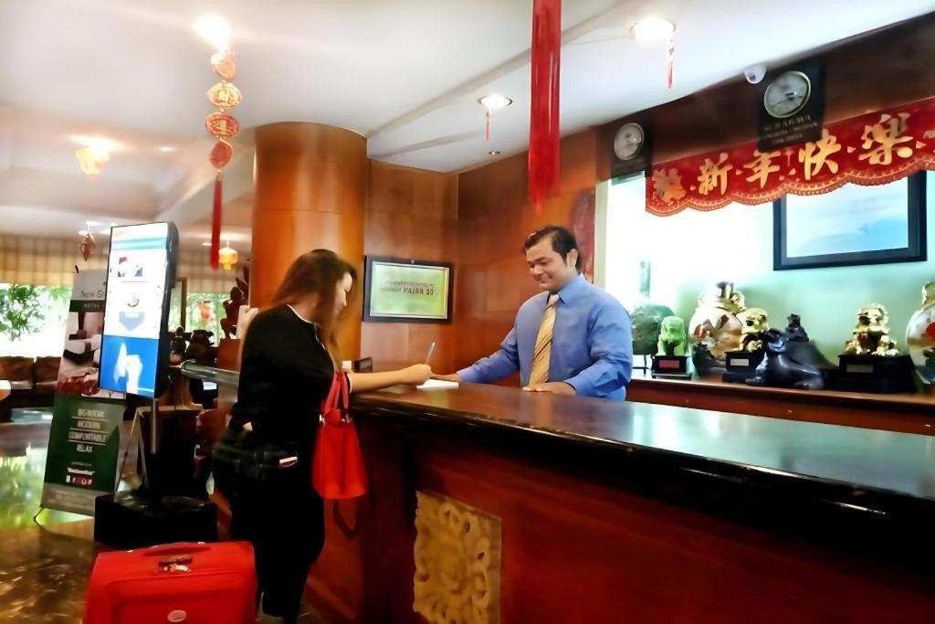 New Grand Park Hotel Surabaya Ngoại thất bức ảnh