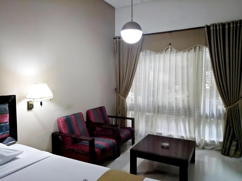 New Grand Park Hotel Surabaya Ngoại thất bức ảnh